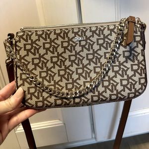 AUTHENTIC DKNY CHAIN CROSSBODY/SHOULDER BAG MONOGRAM LOGO NEW SMALL